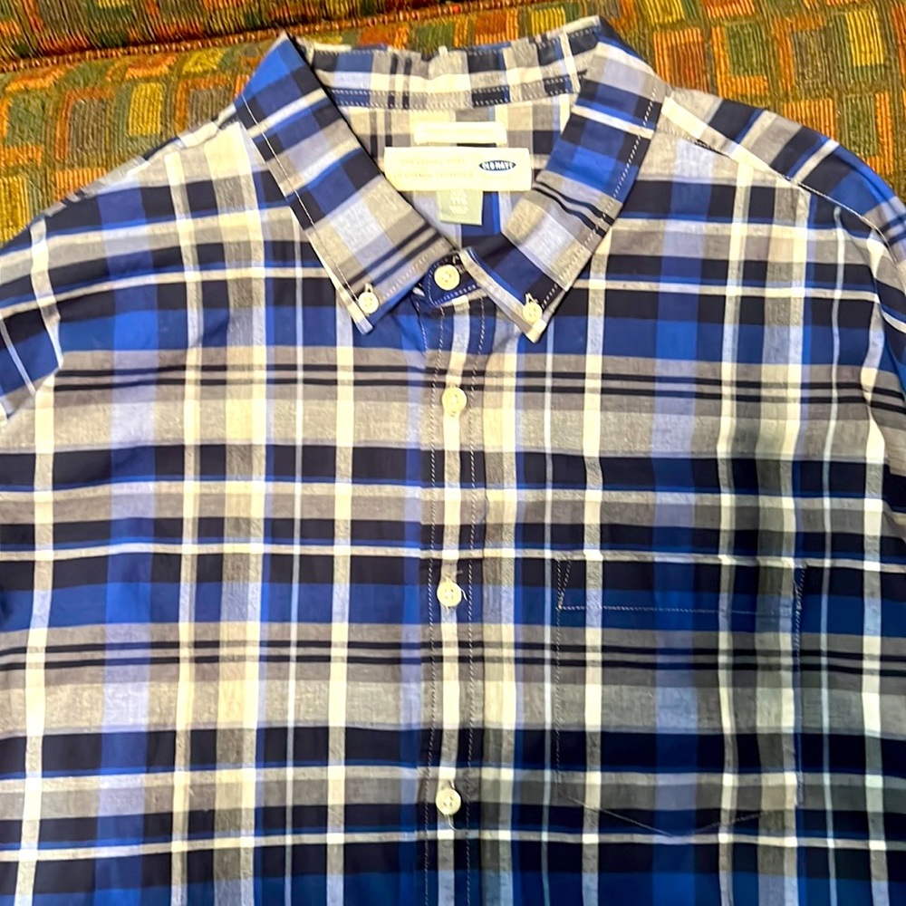 Men’s long sleeve button down shirt. Size XXL.